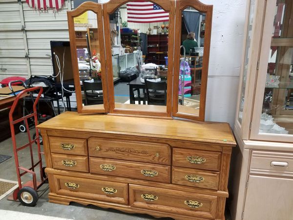 Broyhill Oak 9 Drawer Dresser With Trifold Mirror For Sale In