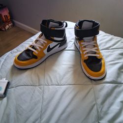 Air Jordan 1 Hi FlyEase