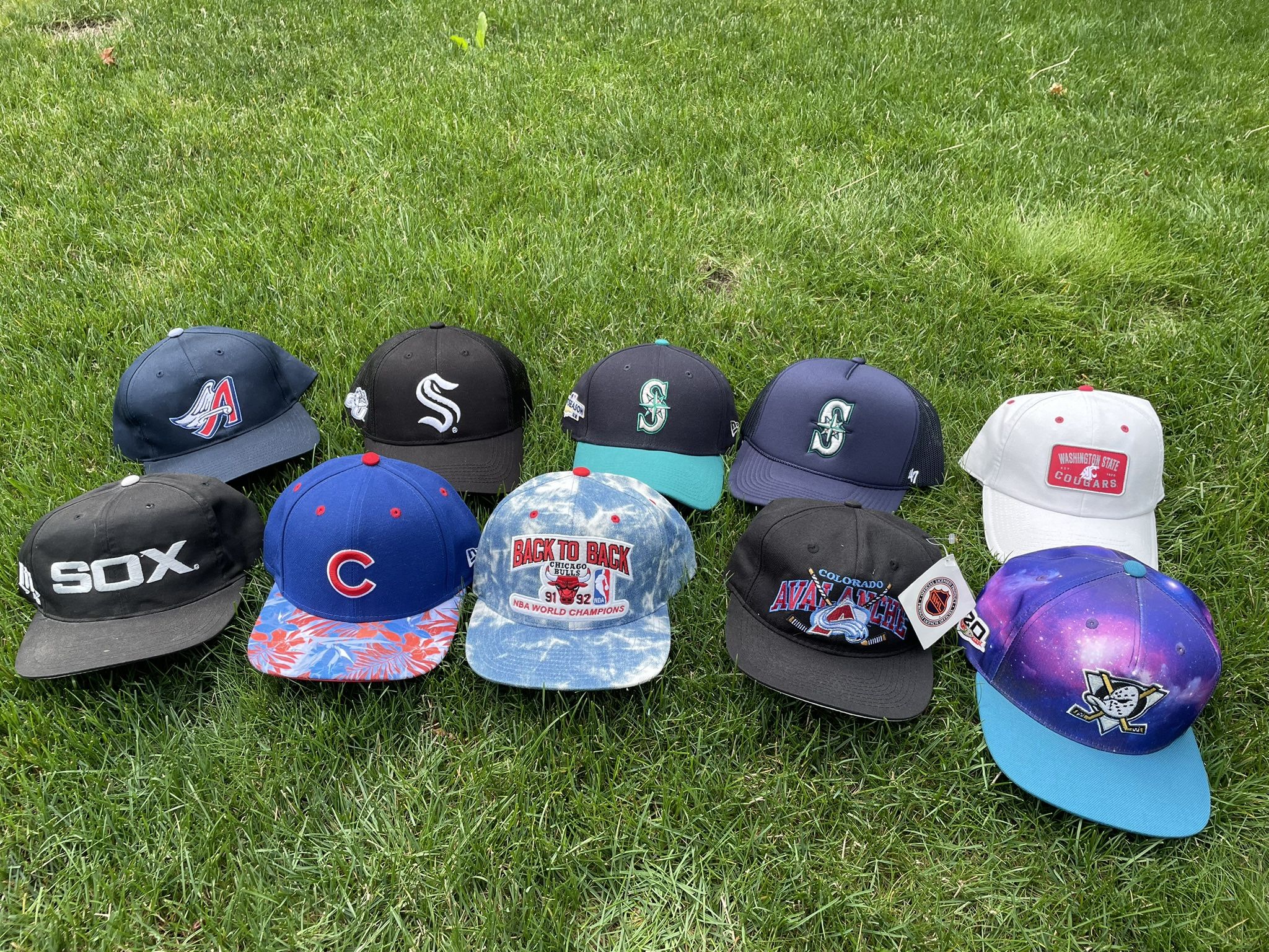 Several Adjustable Hats SnapBack / Strap back