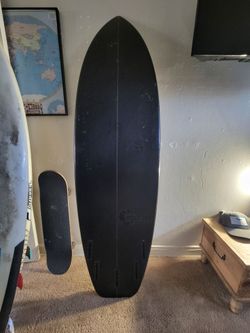 5"10 surfboard