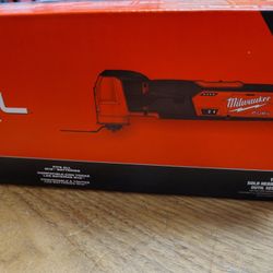 Milwaukee  Fuel M12  Multi Tool