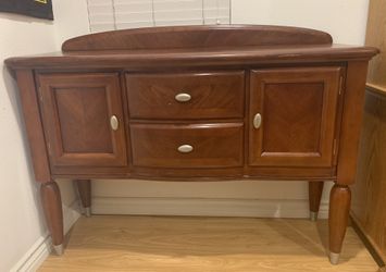 Sturdy table with storage