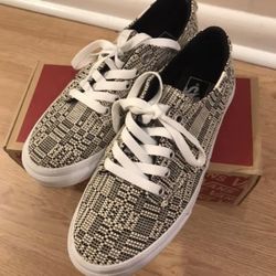 Size 7 Vans Women's Camden Deluxe Lace-up Sneakers with Box