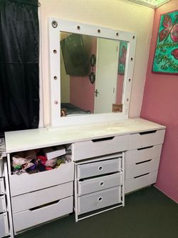 Vanity!every light works,can show if you’d like,i have the other drawer too it’s like new