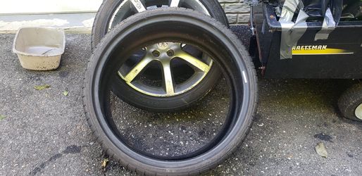 Tire 245/30 ZR20