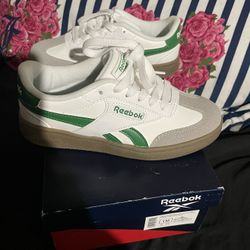 Brand New Never Worn Kids Size 1 Reebok Sneakers