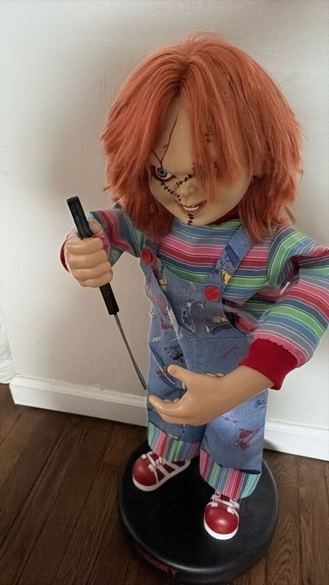 The bride of Chucky roaming doll