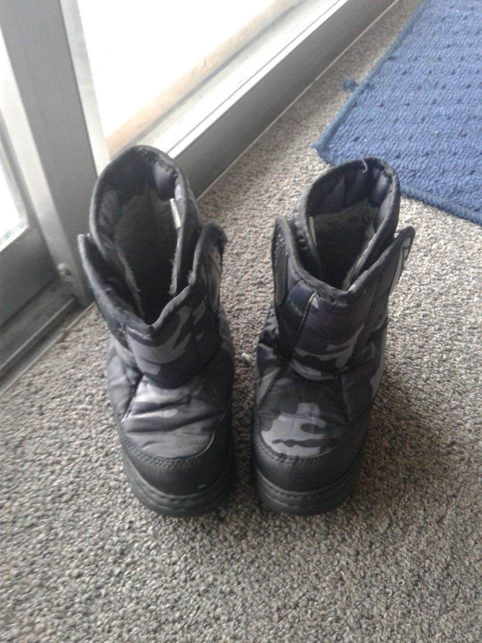 Kids snow Boots size 10/11c