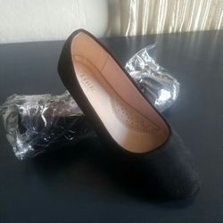 Girls Shoe NEW Size 4