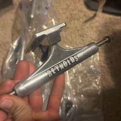 Independent Andrew Reynolds Pro Hollow Mid Skate Trucks