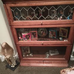 I have two lawyers bookshelves I have two lawyers bookshelves the one with three doors that open is $500 the one with