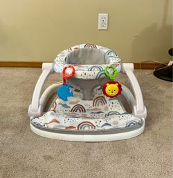 Fisher-Price Sit-Me-Up Floor Seat Portable Baby Chair With Replacement Toys, Rainbow Showers Pattern