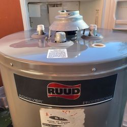 Gas Water Heater 50 Gal In Good Condition And Warranty Works Great 19th Ave And Baseline 