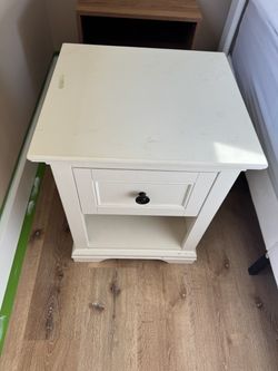 Solid wood stand with drawer