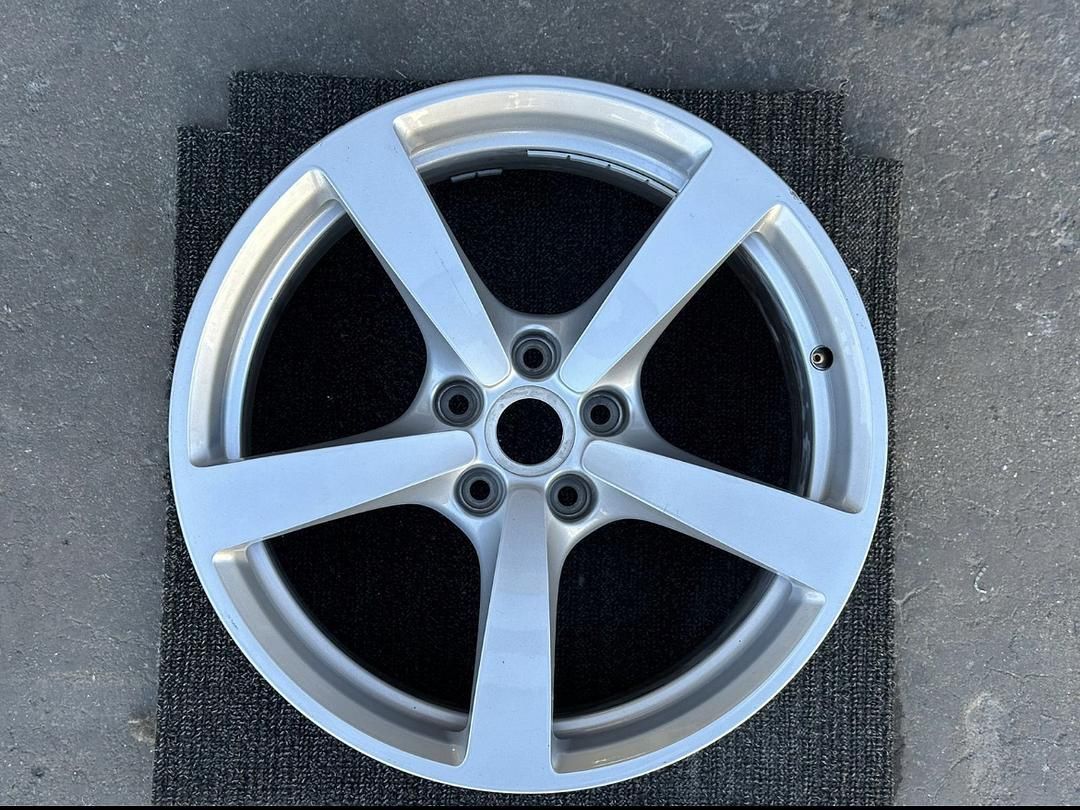 Porsche 8Jx18H2 Wheels