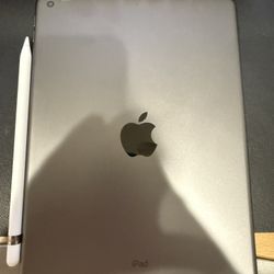 IPAD 8 32GB w/ PENCIL