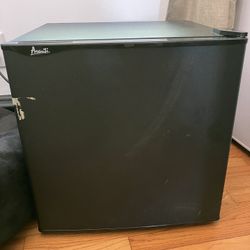 Avanti Mini Refrigerator 