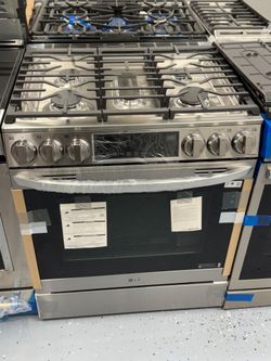 Brand new LG INSTAVIEW Five burner slide in gas range With air fryer self cleaning Convection 