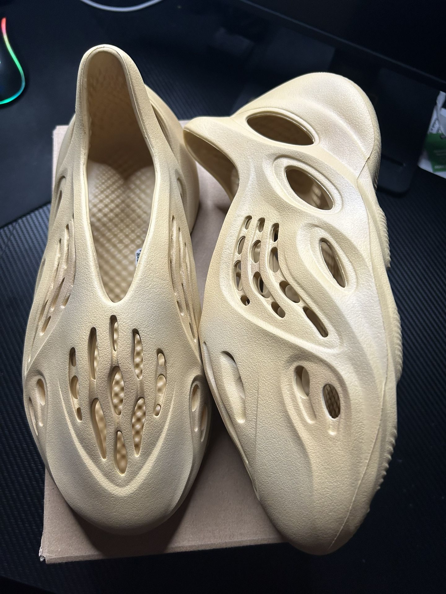 Yezzy foam size 9 Amazon.com | adidas Mens Yeezy Foam Runner HP8739 Onyx  main image 4