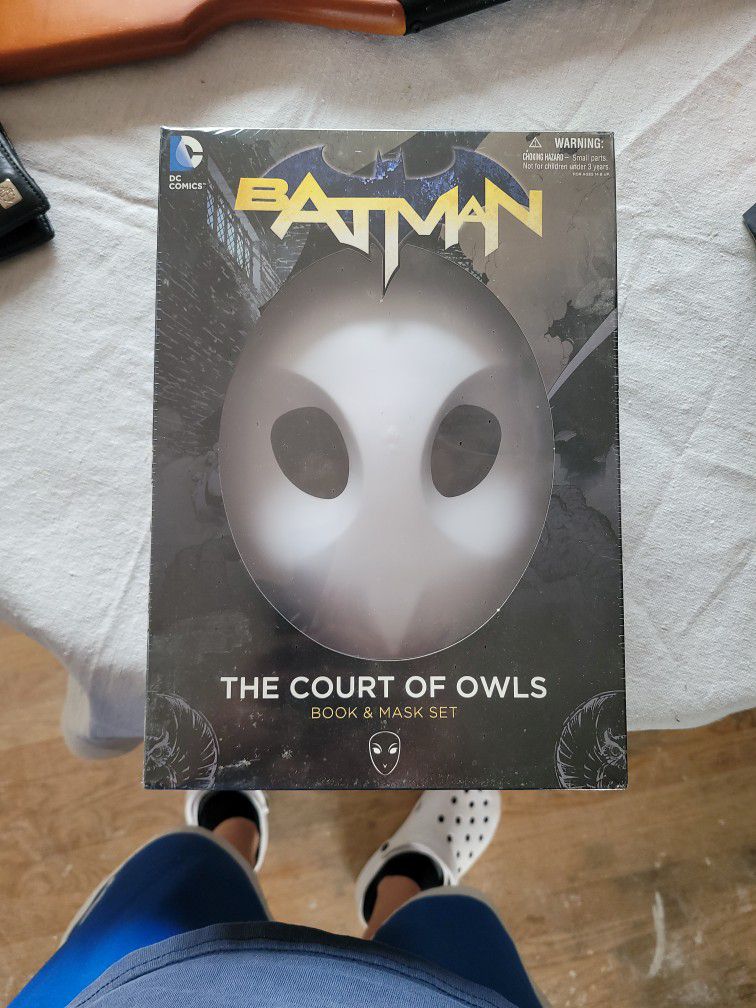 Batman Book And Mask Set