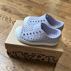 Native Jefferson Shoes Size 7