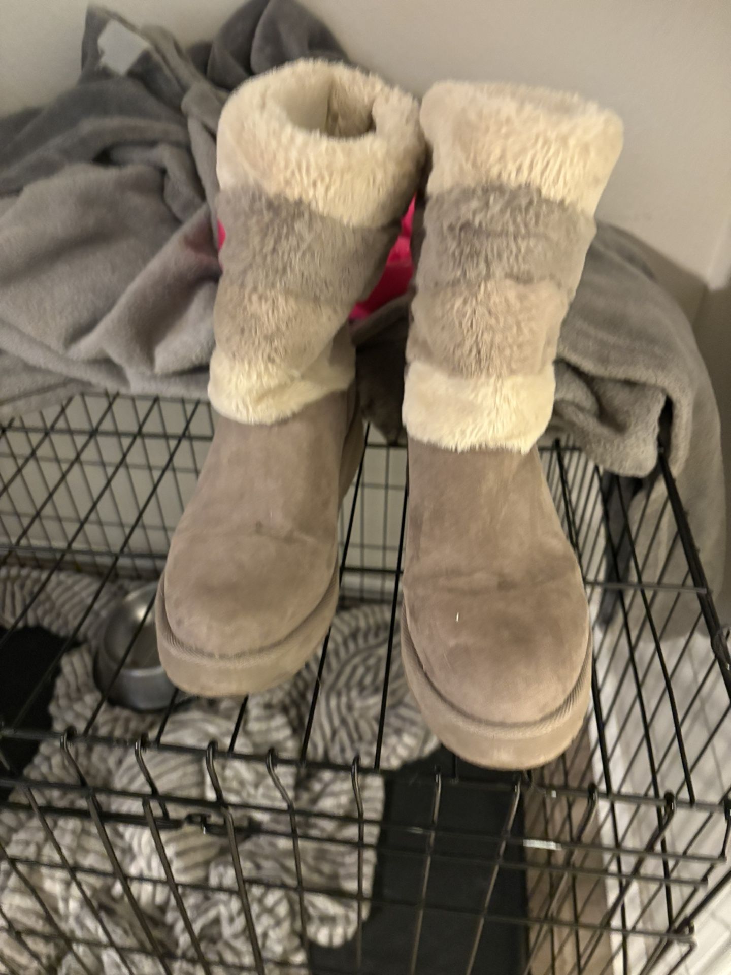 London Fog Size 10 Fur Boots