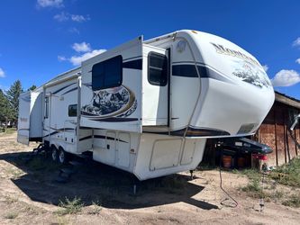 2012 five slide outs fifth wheel can deliver