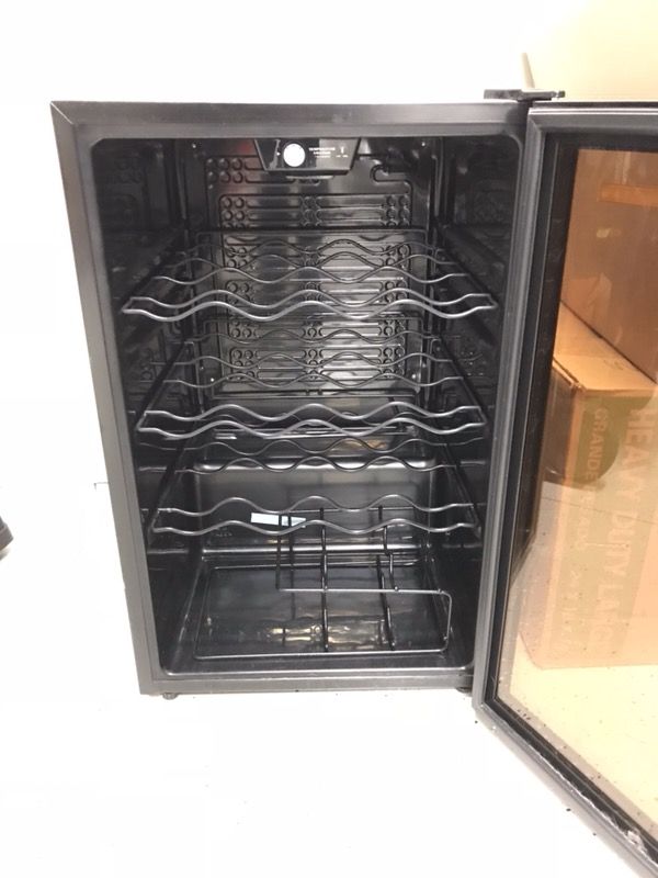 Vissani 52Bottle Wine Cooler model (MVWC52B) for Sale in Meridian, ID