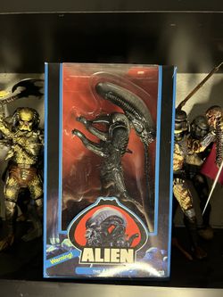 NECA Aliens (The Alien) Figure