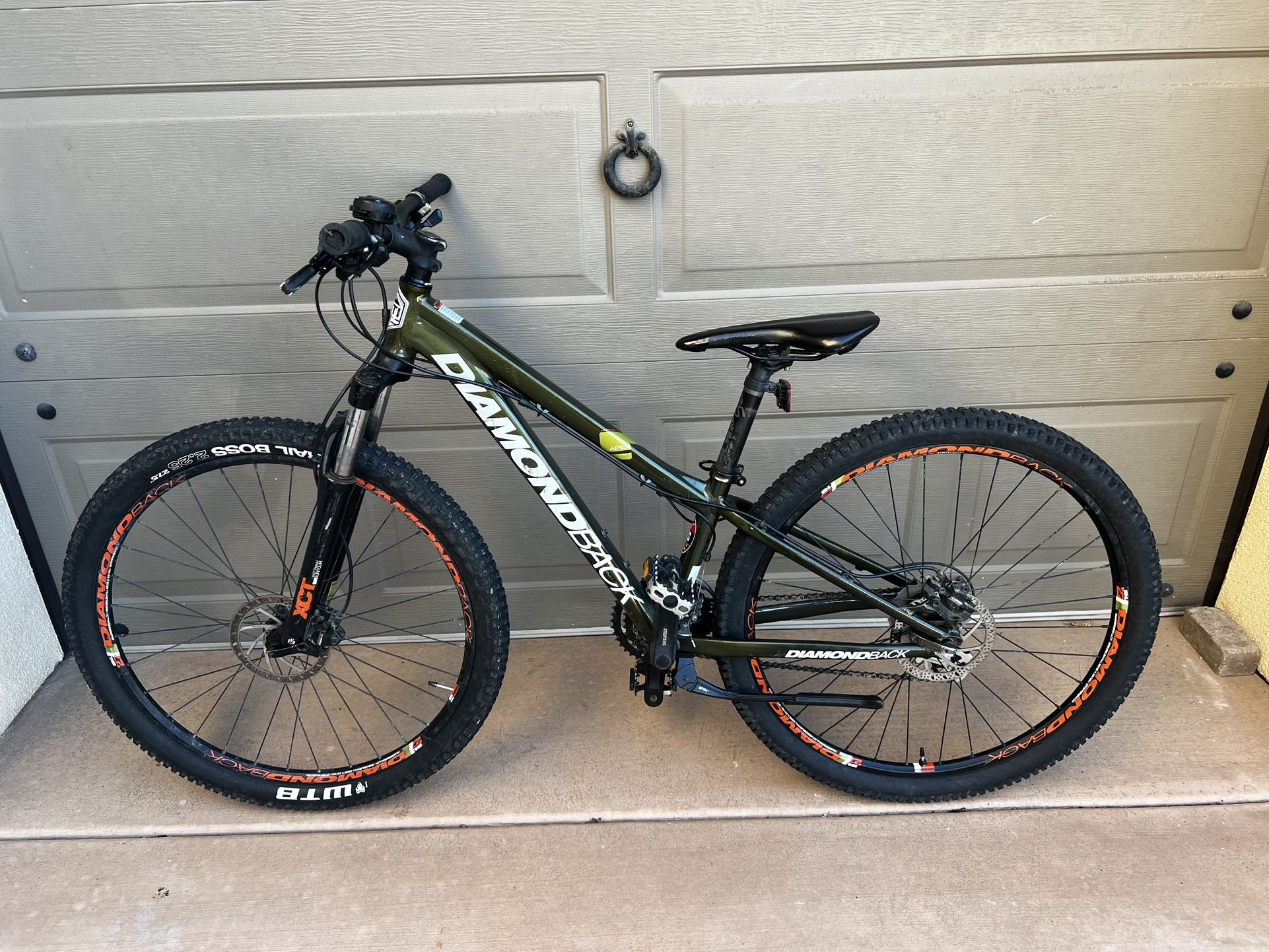 Diamondback 27.5” Mountain Bike – Good Condition