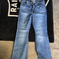 Flare Levi’s 