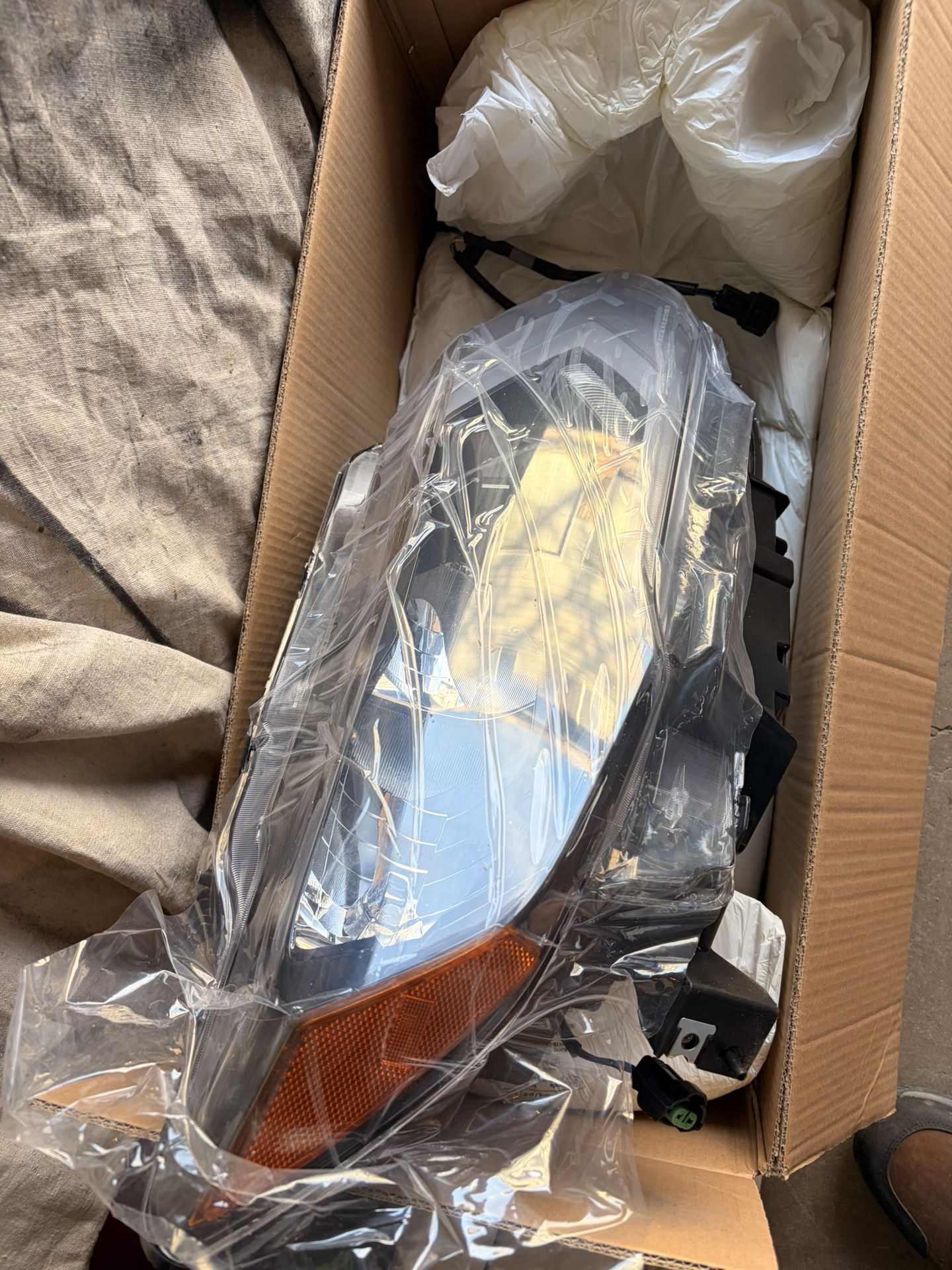 OEM Nissan Rogue Headlight