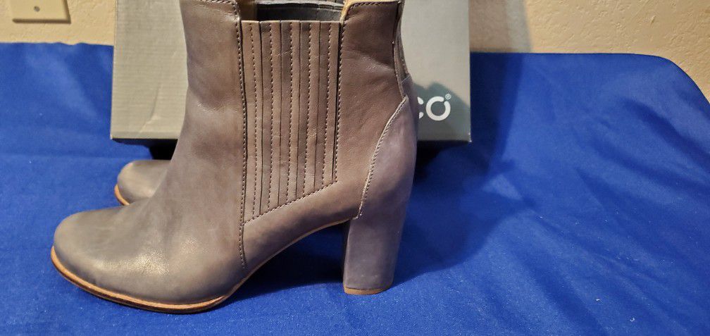 ECCO Women Boots Size 10-10.5