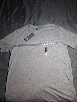 Oakley Gray Graphic T-Shirt New with Tags