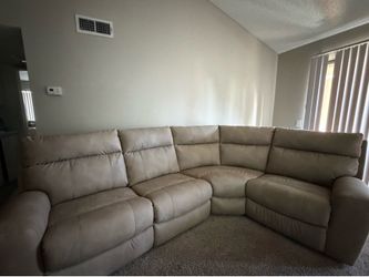 Plug in reclinable couch set