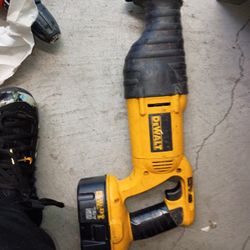 DeWalt Dc385k 18 Volt Cordless Respocating Saw