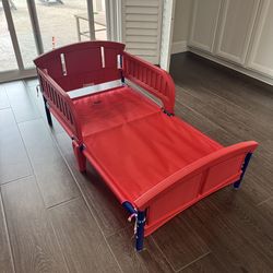 Toddler bed