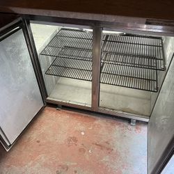 Commercial. True. Refrigerador  Trabaja Bien 