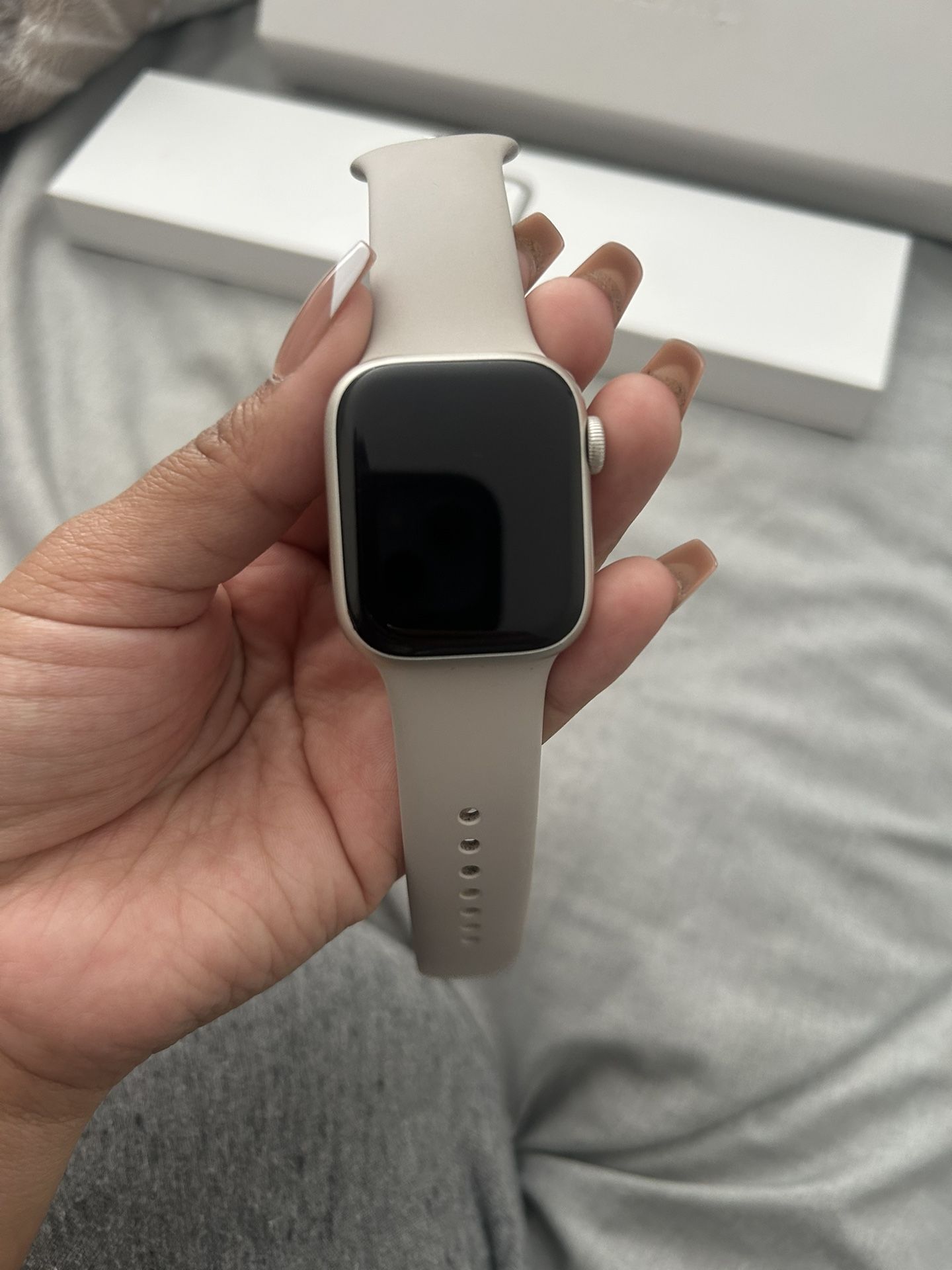 Apple Watch Series 7 Starlight 