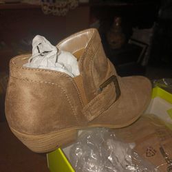             Brand New Tan Boots Never Worn