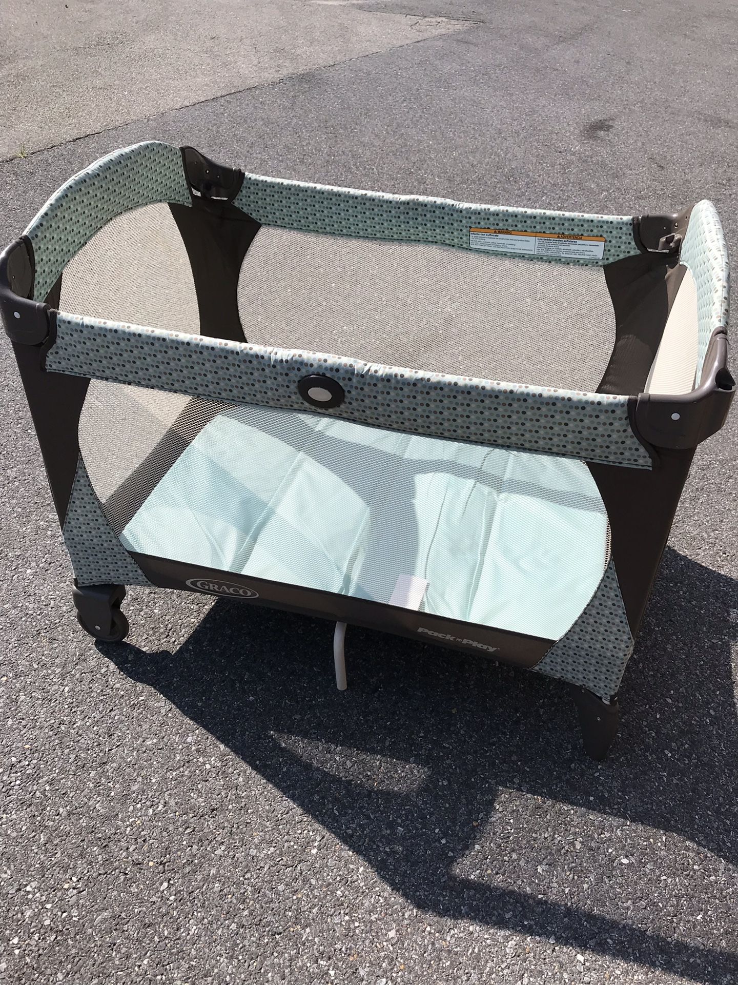 Graco Travel Lite Baby Crib & Portable Playard,