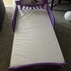 MINNIE MOUSE TODDLER BED 