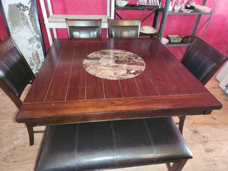 Table W/Lazy Susan (4 Chairs + Bench)