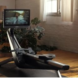 Pro-Rowing Hydrow Machine
