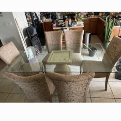 DINNING TABLE W/6 CHAIRS 