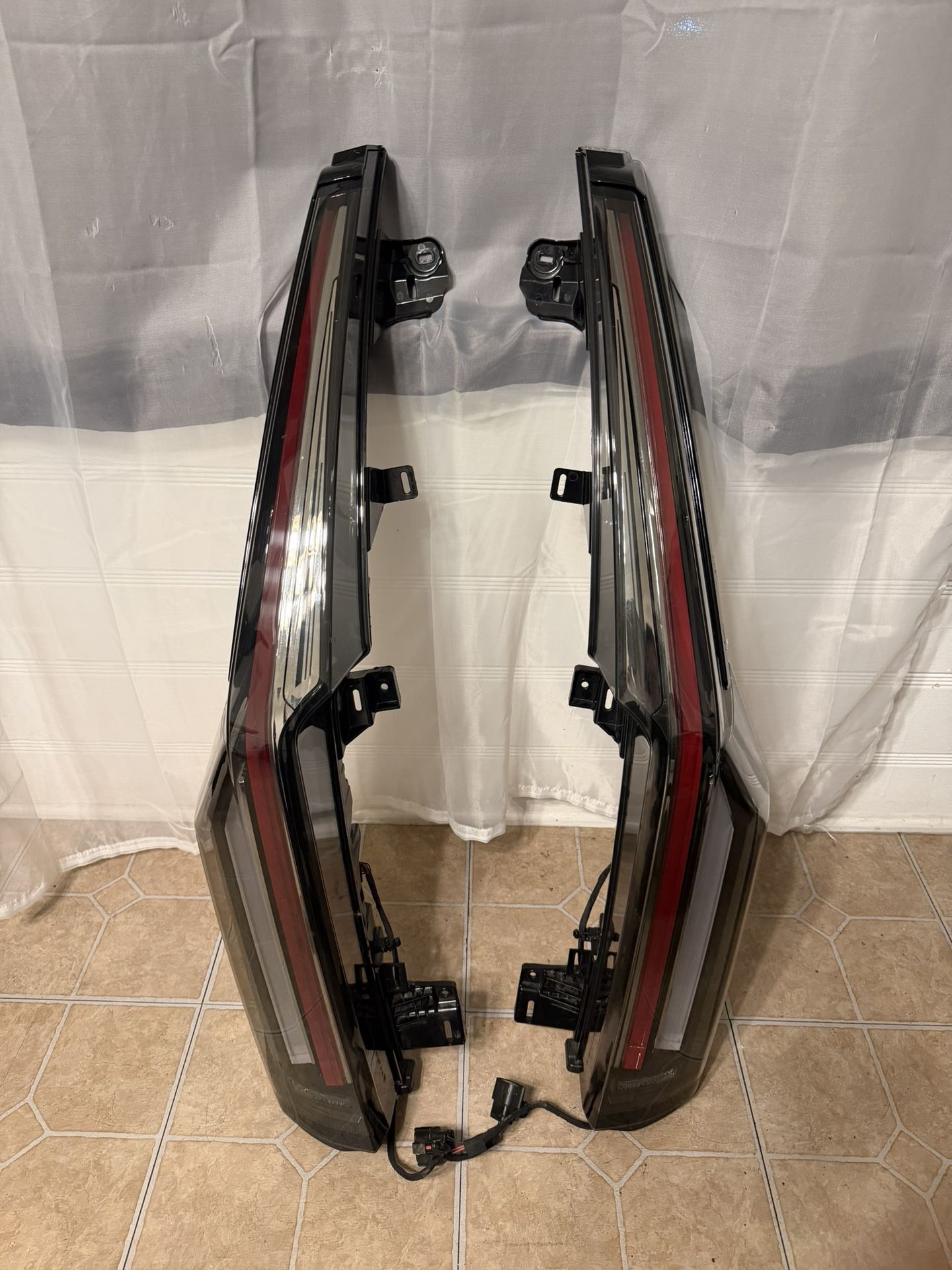 2025 CADILLAC ESCALADE TAIL LIGHTS OEM