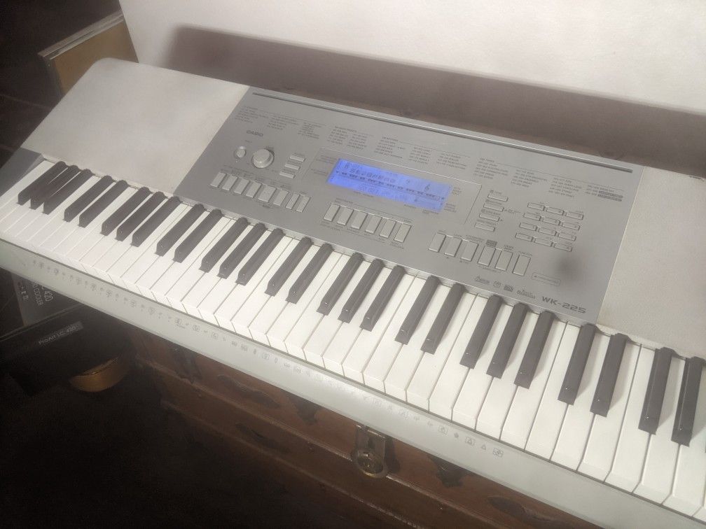CASIO WK225 KEYBOARD/SYNTH