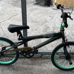 Ozone 500 Boys' Ignite 20 in Bike Dark Green/Black