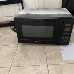 Black Microwave + Trim Kit