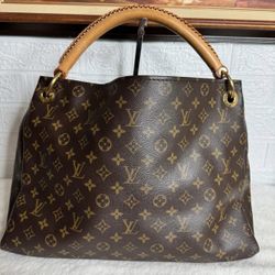 LOUIS VUITTON ARTSY MM 